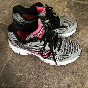 Saucony Cohesion 9 Sneakers 6.5 Black/Pink